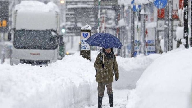 Blizzard obliga a 7.000 personas a pasar la noche en aeropuertos japoneses, cientos buscan refugio en trenes subterráneos