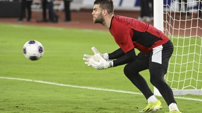 El portero de la selección de Indonesia, Maarten Paes, llegó al Ajax de Ámsterdam