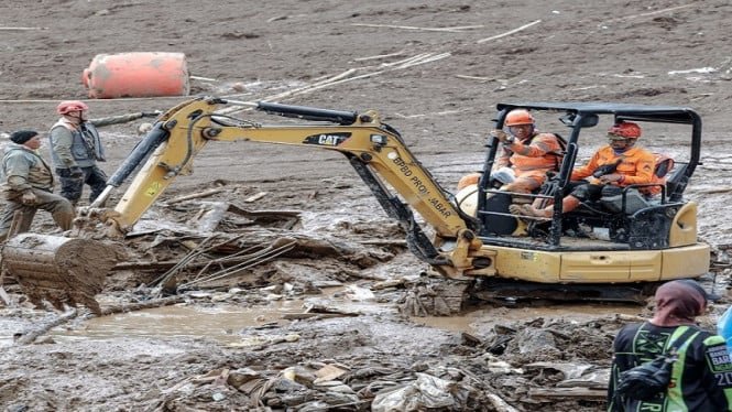 Combinación de agua y suelo saturado de geología antigua