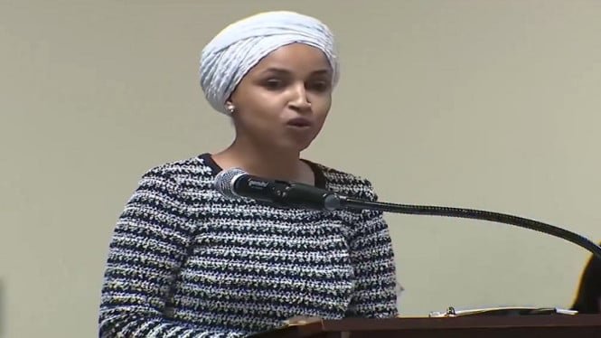 Miembro musulmán de la RPD de EE.UU. atacado y rociado con líquido en Minneapolis, el perpetrador arrestado