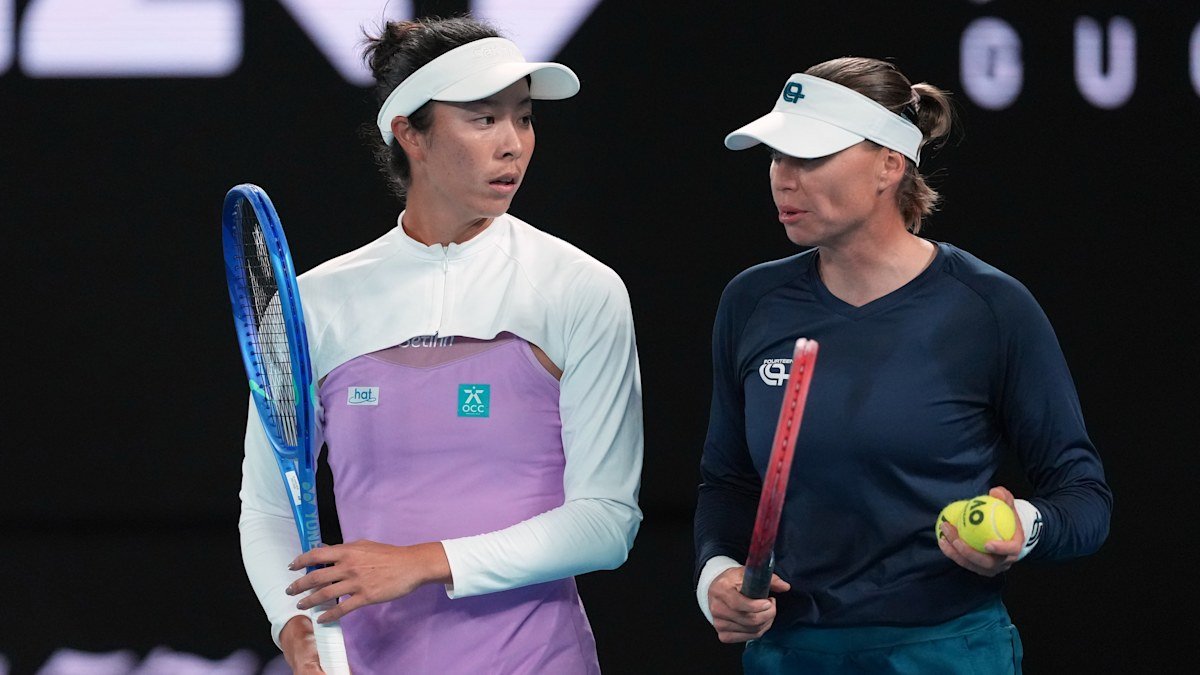 El dúo eliminó a los australianos en una épica final de dobles nocturna