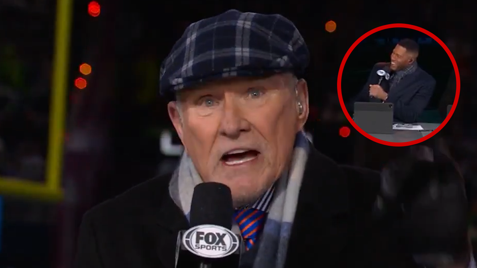 Michael Strahan se abalanza sobre el balón suelto de Terry Bradshaw en el aire