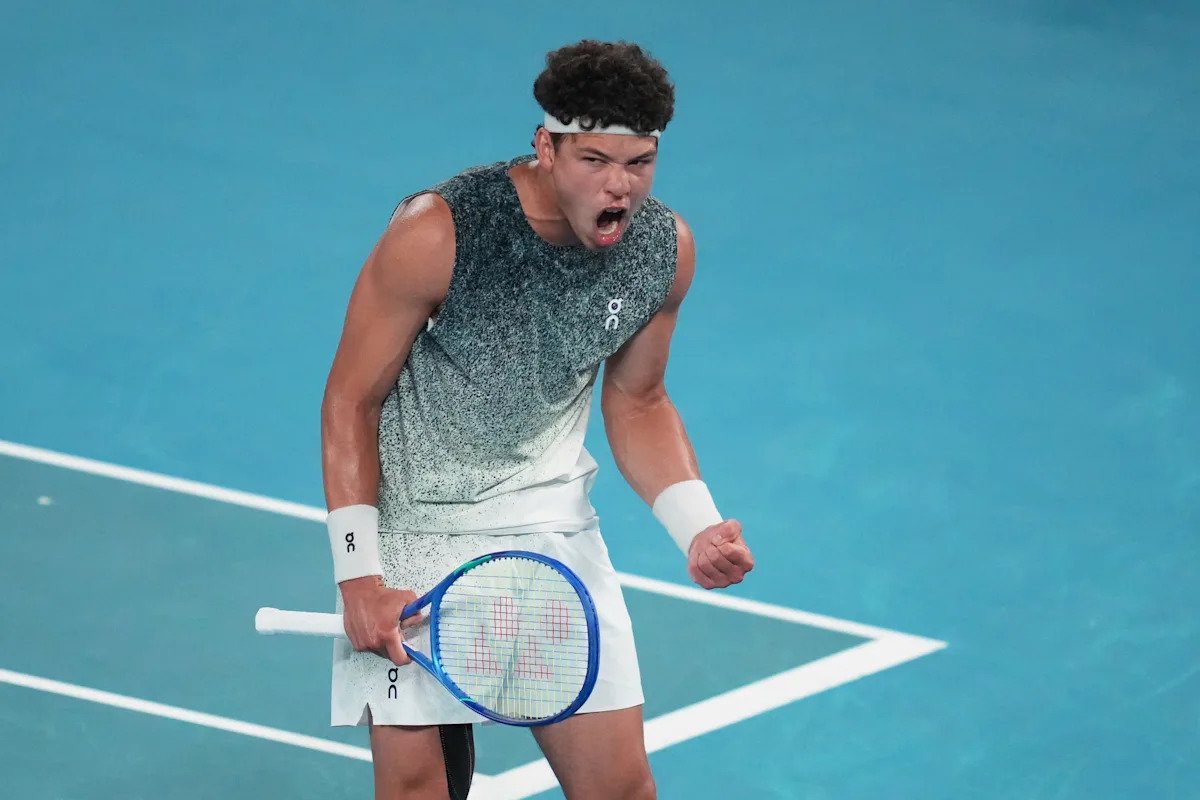 Abierto de Australia 2026: Ben Shelton se recupera tras un comienzo lento, Janic Sinner, Novak Djokovic e Iga Sviatek avanzan