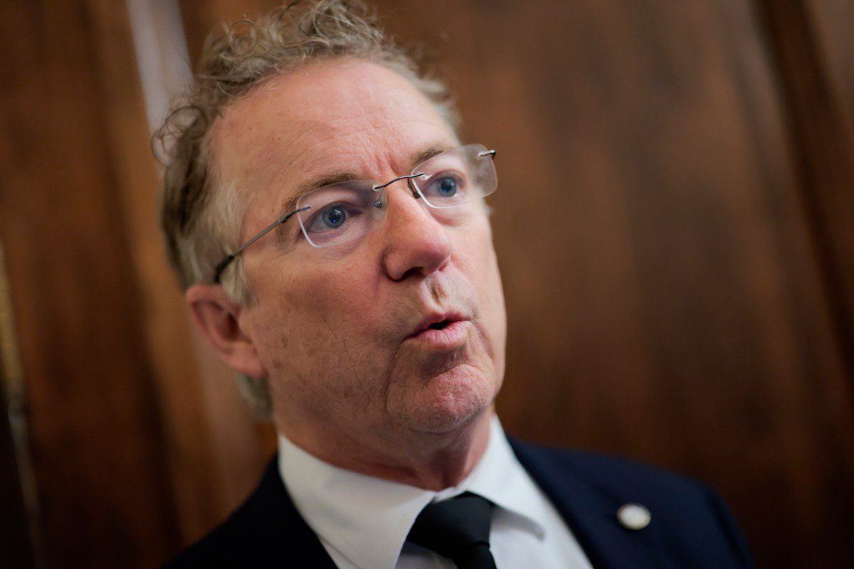 Rand Paul pide a funcionarios de Trump que justifiquen la financiación de la inmigración