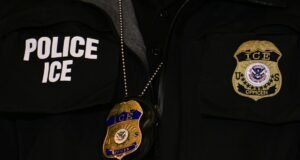 Dos republicanos acaban de votar para desviar miles de millones de fondos de ICE a Medicaid