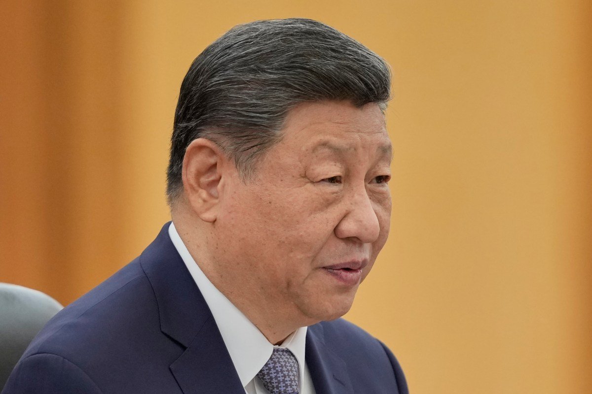 Xi de China hace su primera aparición pública tras la purga del máximo general