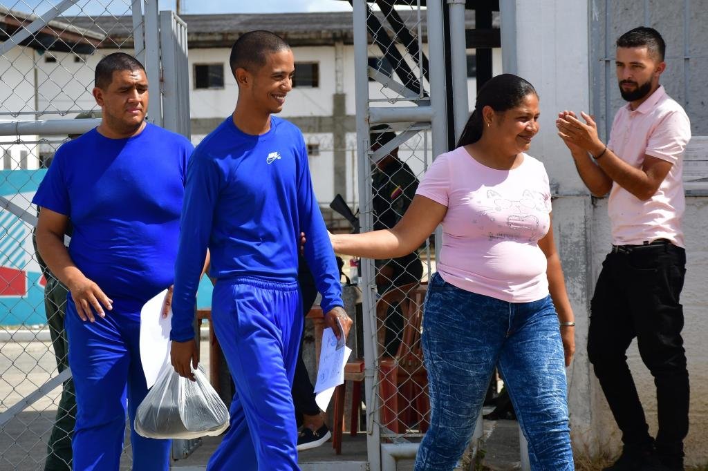 Venezuela ha liberado a decenas de prisioneros y cientos siguen detenidos