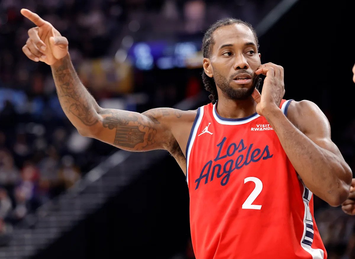 La buena racha de Kawhi Leonard y los Clippers hace que los fanáticos se coman literalmente sus propias palabras