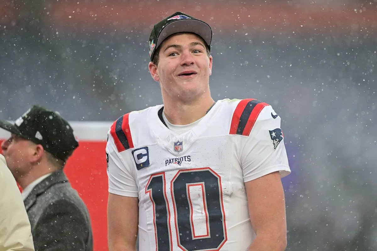 Mientras la nieve y los sacos frustran los sueños pasajeros de Drake Maye, sus piernas ‘frustrantes’ encuentran una manera de enviar a los Patriots de regreso al Super Bowl