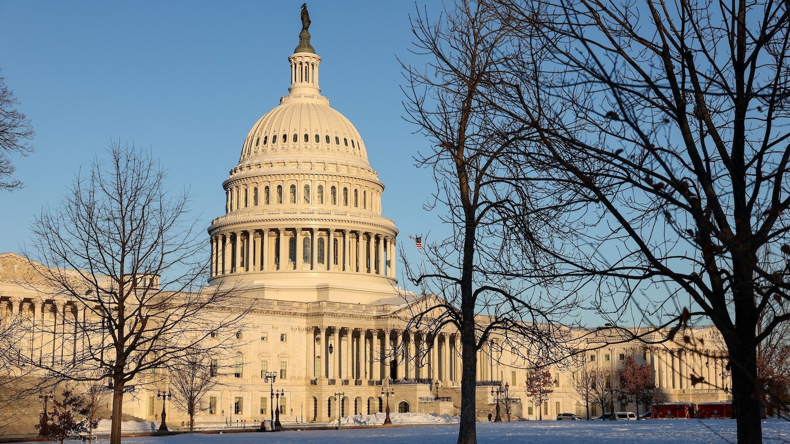 Los demócratas del Senado bloquearon proyectos de ley de financiación en medio de la financiación del DHS y la amenaza de un cierre parcial del gobierno.