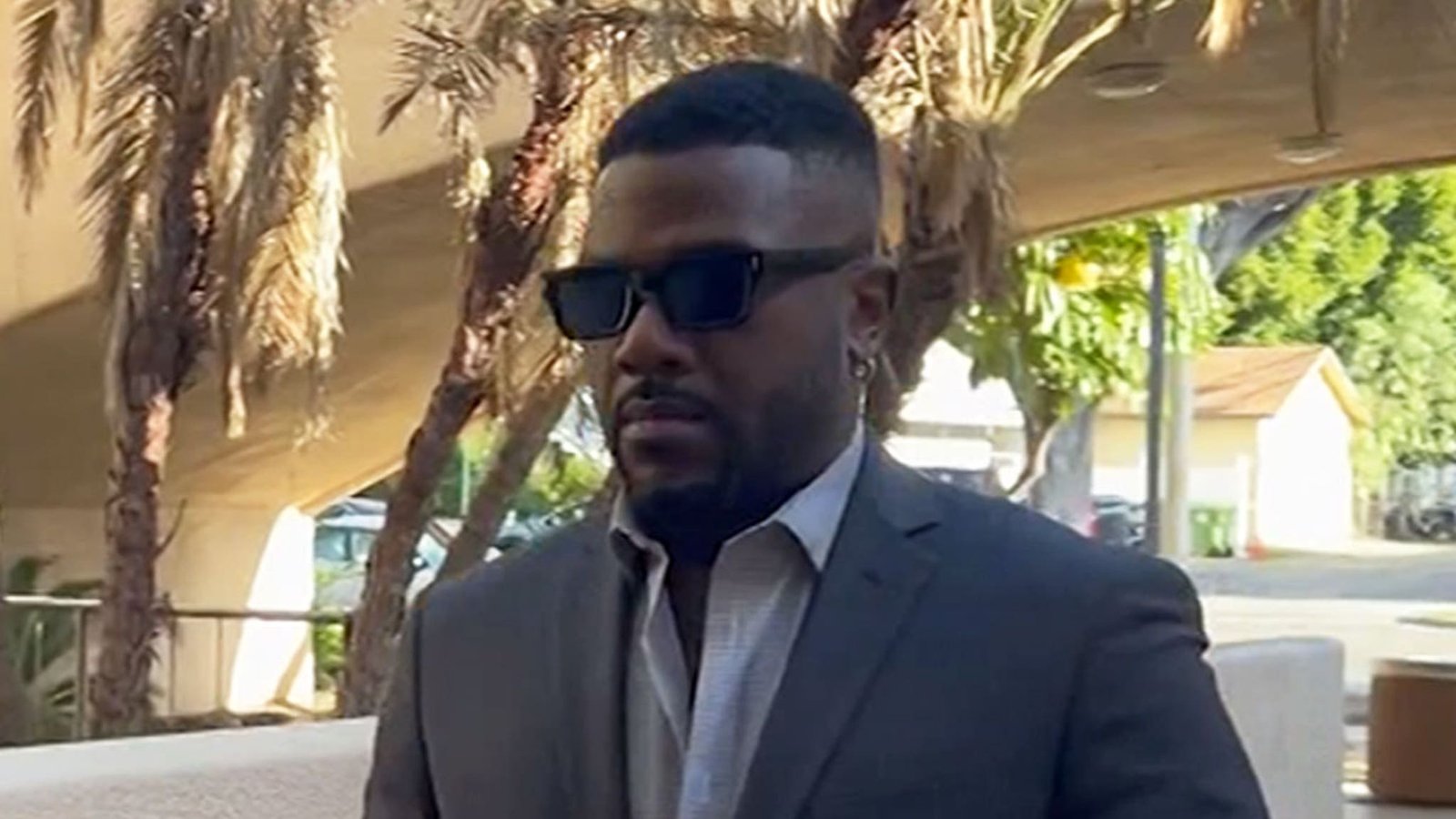 Pese a tener ‘meses de vida’, Ray J se acercó a la corte