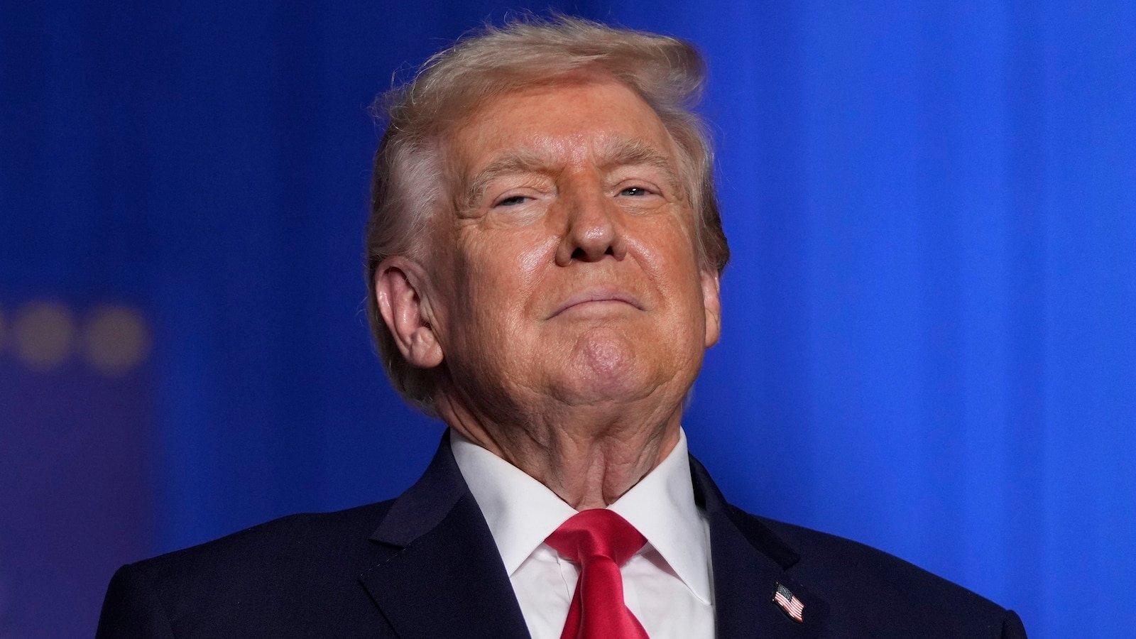 Advirtiendo que se está acabando el tiempo para el acuerdo nuclear, Trump dijo que una «enorme armada» se dirige a Irán