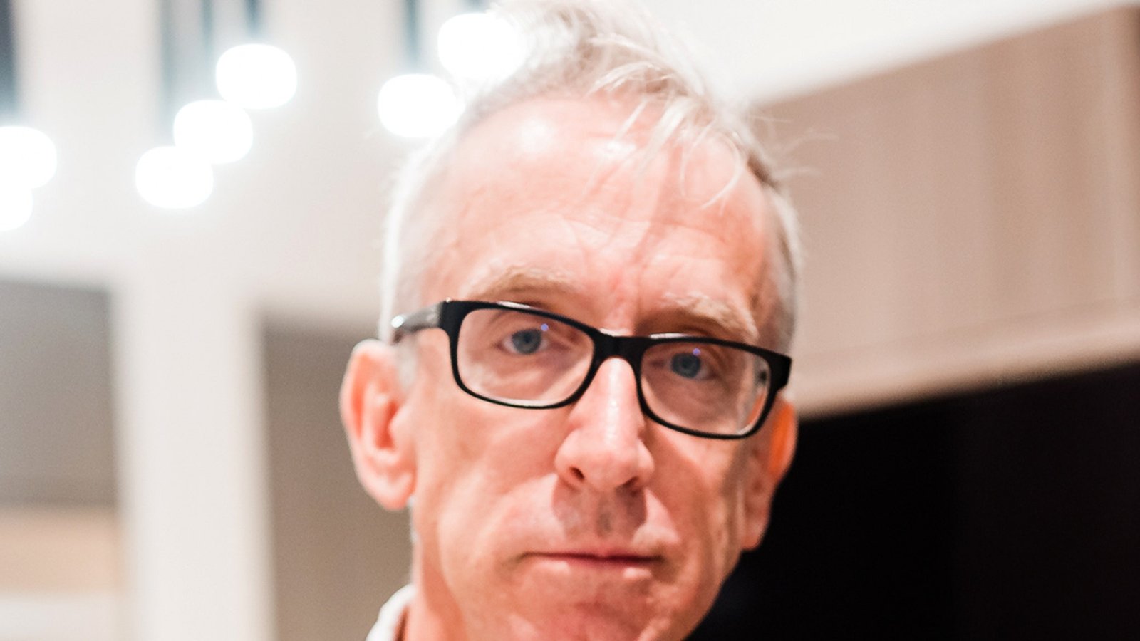 Andy Dick salió de rehabilitación y ahora vive en centros de sobriedad