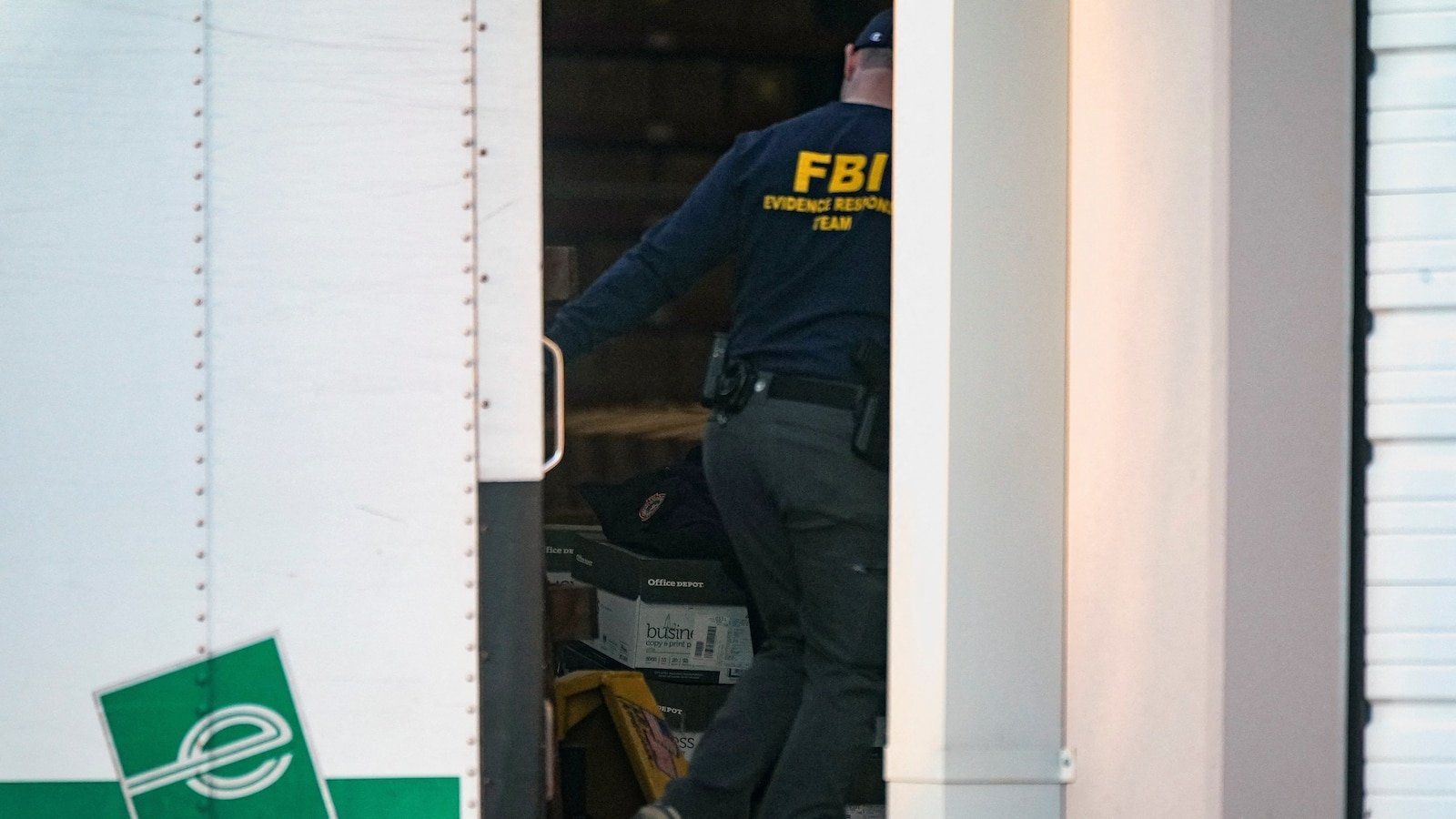 Trump publica infames teorías de conspiración después de manipular las boletas de 2020 en Georgia