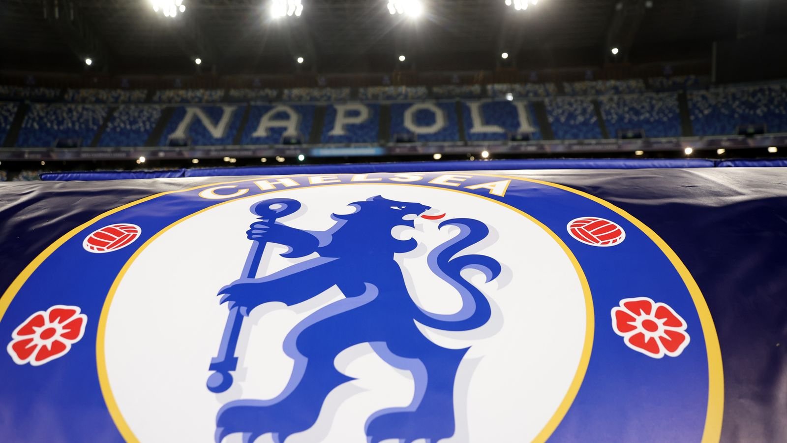 Chelsea: dos aficionados hospitalizados por lesiones antes del partido de la Liga de Campeones contra el Napoli | noticias de futbol
