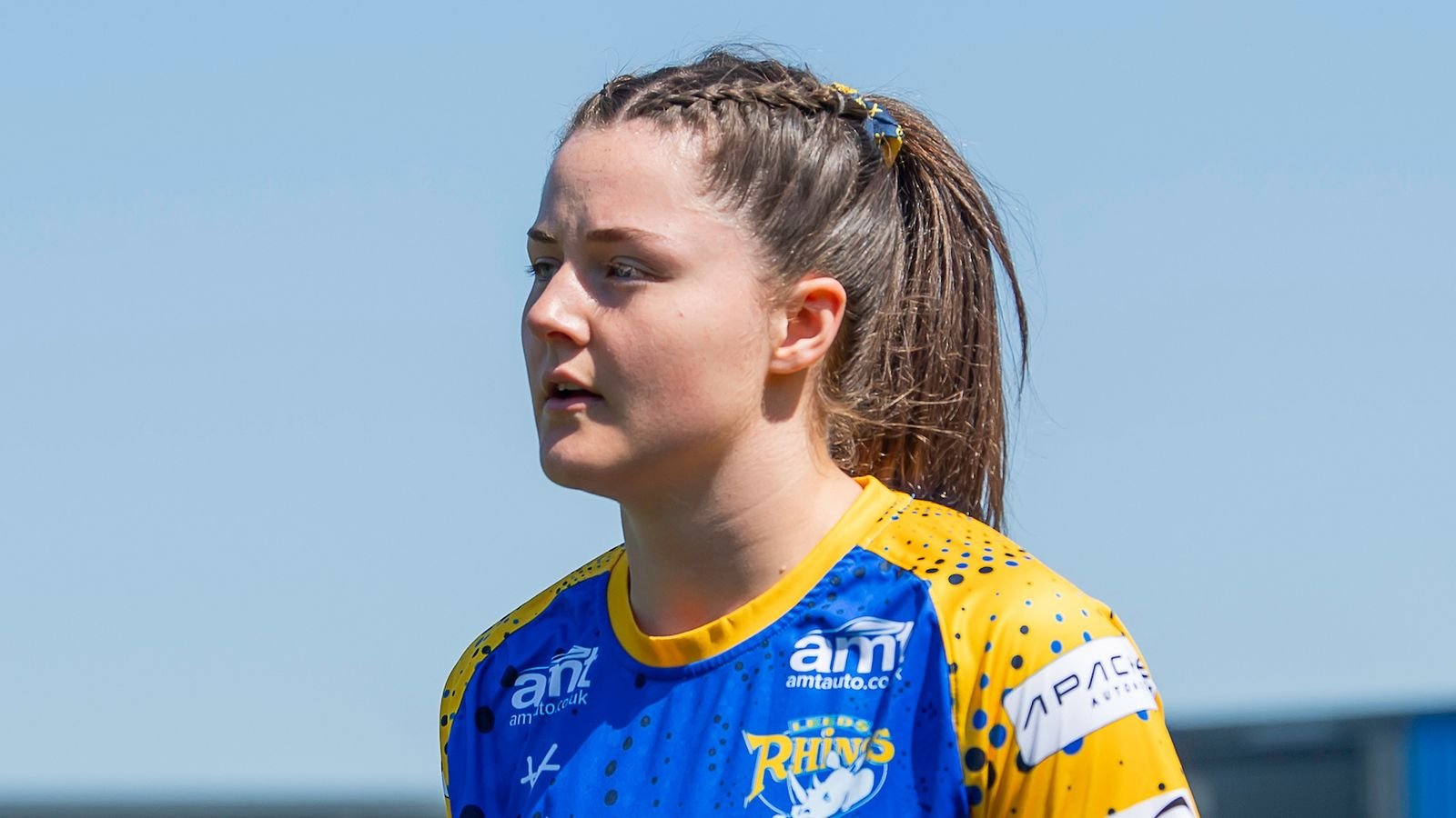 El dúo femenino de Leeds Rhinos, Bella Sykes e Izzy Northrop, se dirigen a Australia Rugby League News