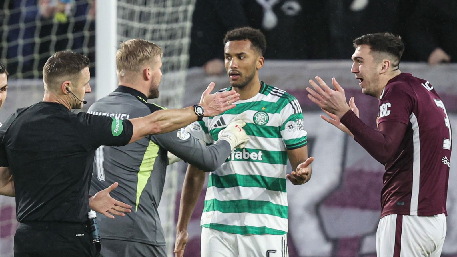 Tarjeta roja al administrador del Aston: el Celtic apelará el despido del Hearts tras el empate en el choque de la Premiership escocesa | noticias de futbol