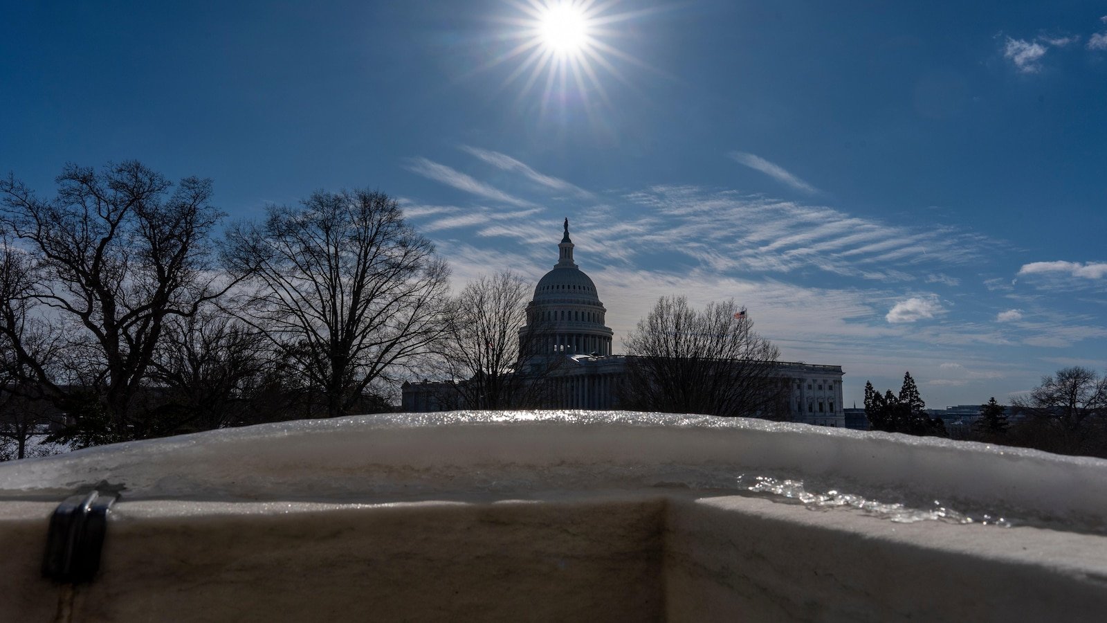 Los líderes del Senado luchan por salvar el acuerdo bipartidista y evitar el cierre parcial del gobierno a medianoche
