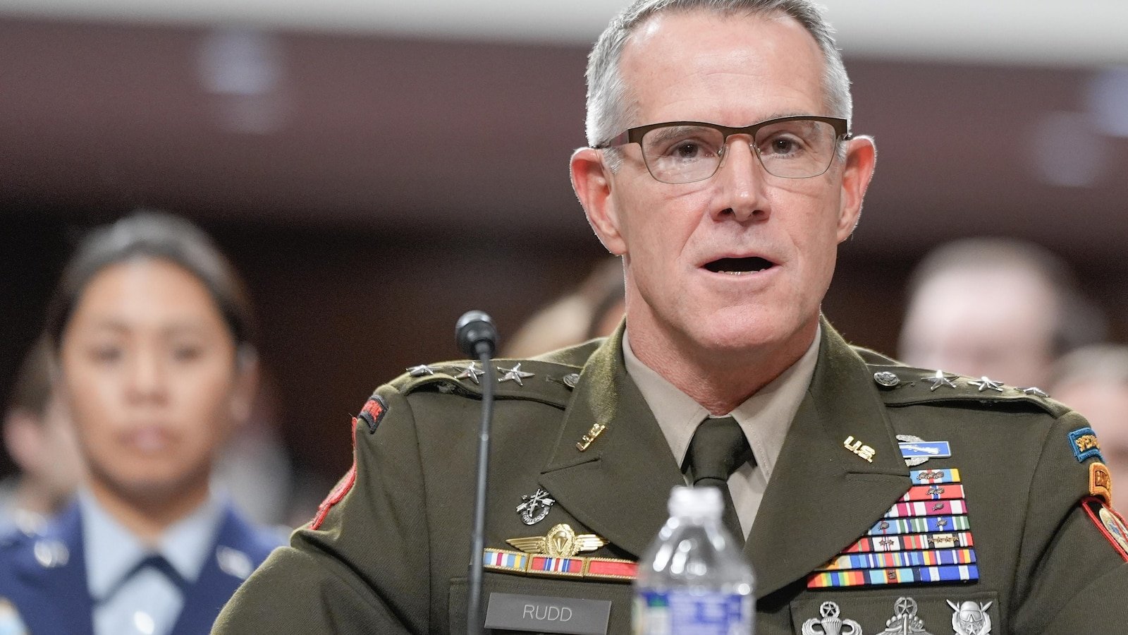 El candidato de Trump para dirigir la NSA ha prometido cumplir la ley si es confirmado