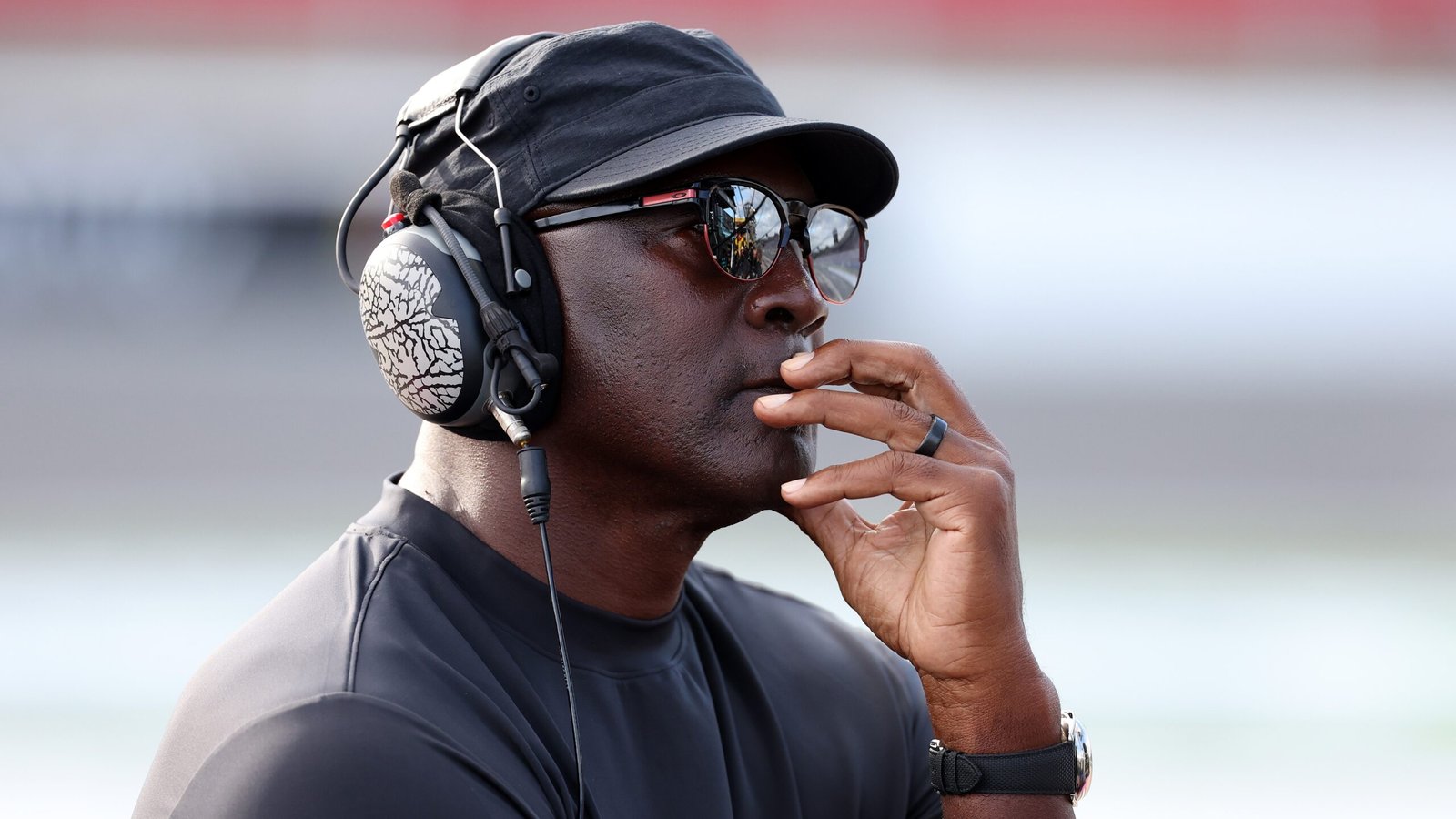 Michael Jordan, criticado por tocar «inapropiadamente» a niños