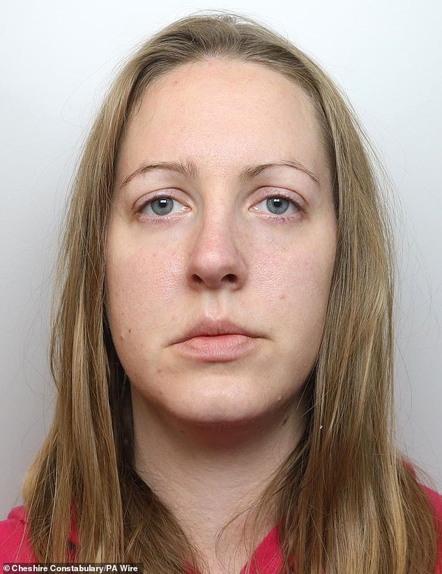 Momento en que la madre de Lucy Letby llora y ruega a la policía que no se lleve a su hija en el nuevo documental de Netflix