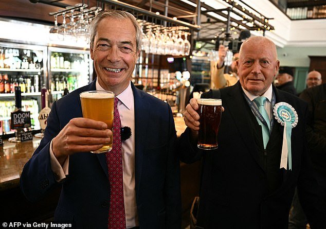 El plan inicial de reforma es recortar impuestos para salvar nuestros pubs y la calle principal.