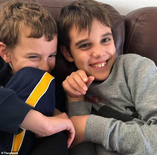 ¿Qué llevó a unos padres australianos a matar a sus dos hijos autistas en un trágico asesinato-suicidio? Cómo un adolescente fue excluido en la escuela y etiquetado como «monstruo» cuando amigos y familiares comenzaron a abandonar a su familia «solitaria»