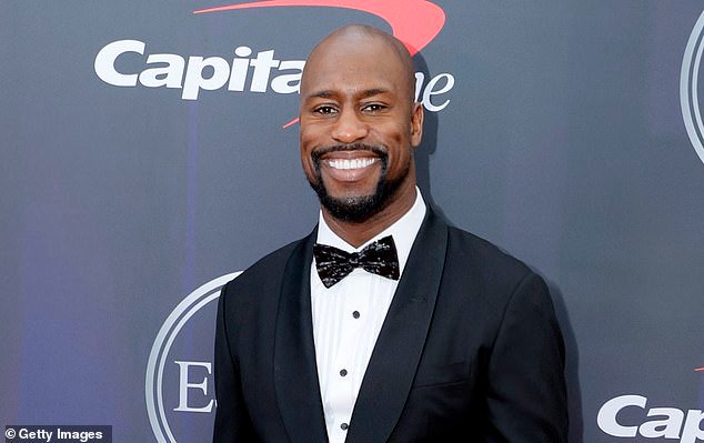 El ganador del Super Bowl, Vernon Davis, rompe el silencio tras las acusaciones de agresión a una mujer en medio de una supuesta controversia sobre el aborto.