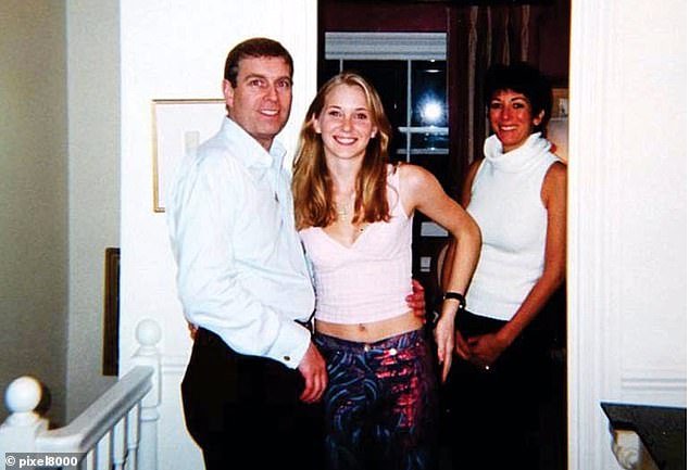 La policía ahora está investigando a los guardias reales de Andrew Mountbatten-Windsor en medio de acusaciones de que «distrajo» las visitas de Epstein a la isla.