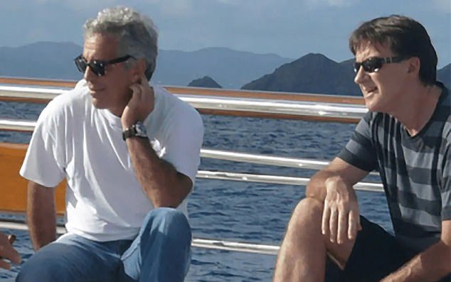Epstein ‘pidió un permiso especial para ver a Lord Mandelson apenas unas semanas después de su liberación de prisión por abusar de niñas menores de edad’, afirman documentos recientemente publicados