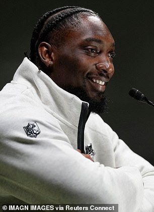 La estrella de los Seahawks busca MAGA con velo fino mientras elogia el espectáculo de medio tiempo del Super Bowl de Bad Bunny