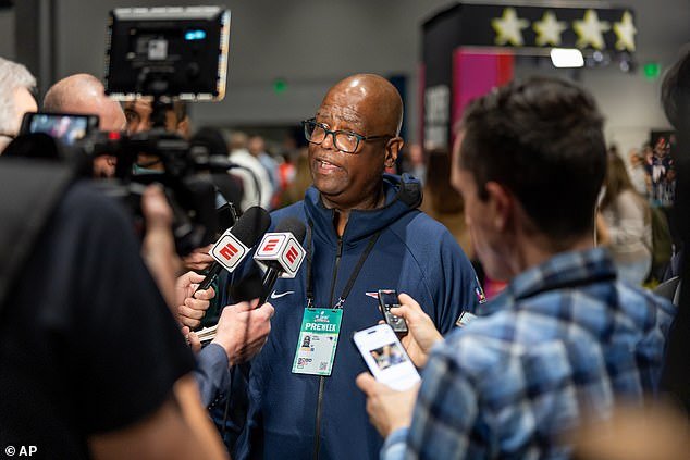 Un emocionado entrenador de los Patriots, Terrell Williams, detalló su espantosa batalla contra el cáncer antes del Super Bowl LX.