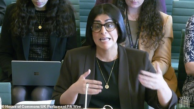 Menos de tres de cada 10 votantes apoyan el plan laborista de fusionar las fuerzas policiales, y la mayoría se muestra escéptica ante una propuesta para gestionar las llamadas de emergencia con ‘chat bots’ de IA.