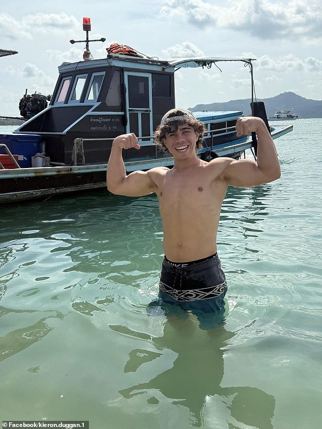 Brit, de 23 años, muere tres semanas después de que un accidente de motocicleta lo dejara en coma; su familia desconsolada describe una «pesadilla viviente»