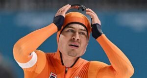 La feroz patinadora de velocidad campeona del mundo echa humo después de chocar con su rival china en el momento crucial de la carrera… mientras se pierde el oro de los Juegos Olímpicos de Invierno