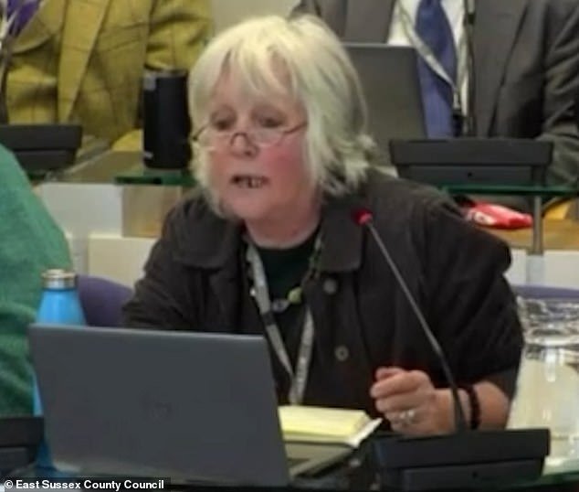 Los solicitantes de asilo recibirán tarjetas de San Valentín hechas por niños, entregadas por la concejal del Partido Verde y sus nietos