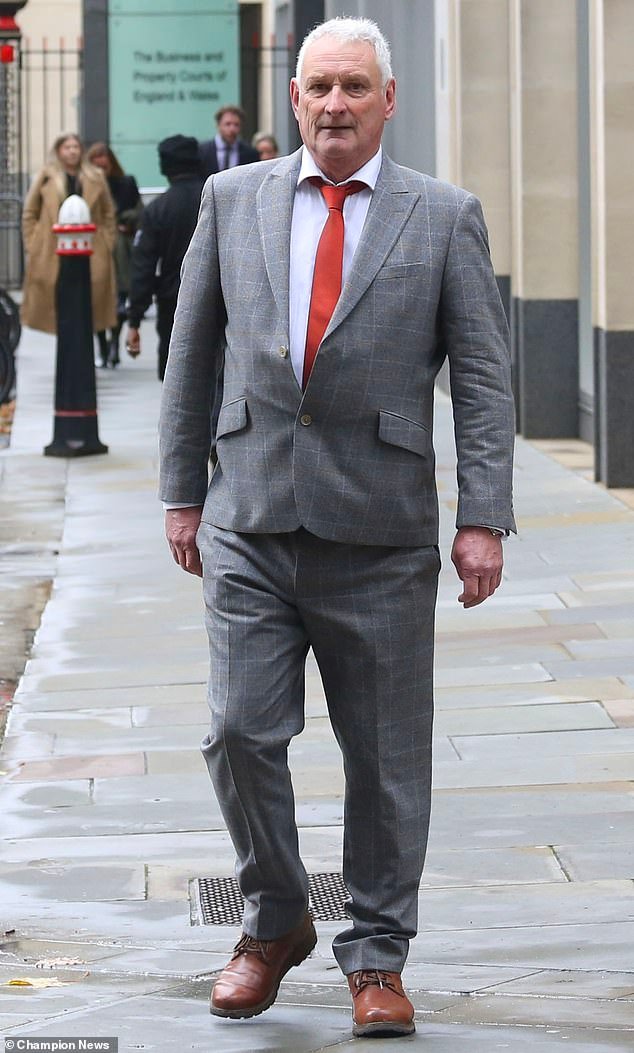 Un constructor demandará a su hermana después de que «prácticamente no quede nada» de la fortuna familiar de £ 5 millones porque la madre está «avergonzada» de engañar a su esposa, según escuchó el tribunal