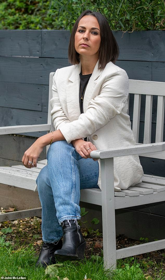 Después de gastar £54 mil en FIV, tuve que interrumpir mi embarazo a las 21 semanas sabiendo que era mi última oportunidad de tener un bebé. Nunca superaré el dolor, y lo que pasó después fue muy violento: Emma Kemsley