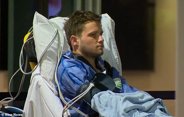 Horas después de que despidieran al ayudante de cocina, fue acusado de intento de asesinato tras apuñalar a una joven criada.