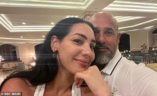 Una mujer que sufrió graves quemaduras en el rostro mientras usaba una parrilla se casó en un hospital