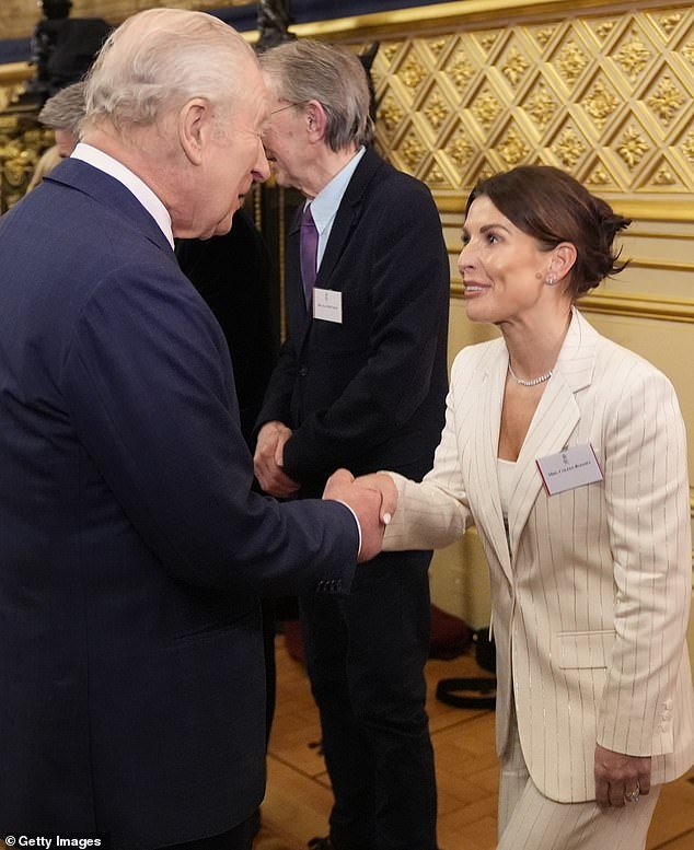 ‘Es una oportunidad para brillar’: Dentro de Reinventar a los Rooney, Katie Hind cuenta cómo Coleen cortejó al rey Carlos y por qué los jefes de la BBC se ríen del futuro muy lucrativo de Wayne y su hijo.