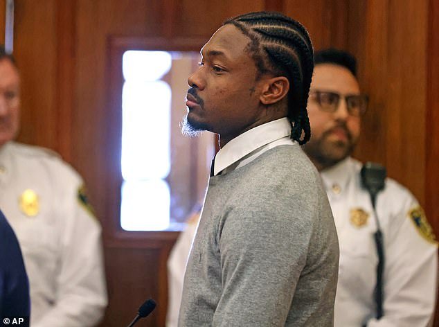 Stefon Diggs emite una declaración enojada por una supuesta ‘narrativa falsa’ mientras habla en un caso de agresión después de que la estrella de la NFL se declarara inocente