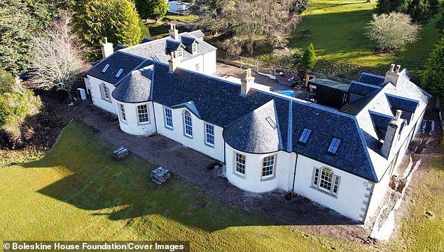 Entonces, ¿te atreverías a entrar en la cueva del auténtico monstruo del Lago Ness?
