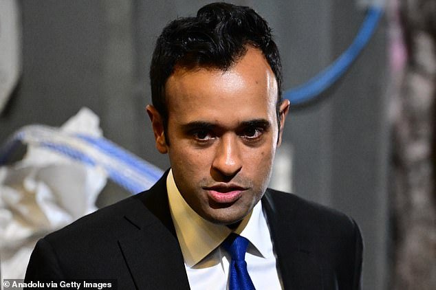 Vivek Ramaswamy saca provecho del notorio recreador nazi mientras su campaña en Ohio se derrumba