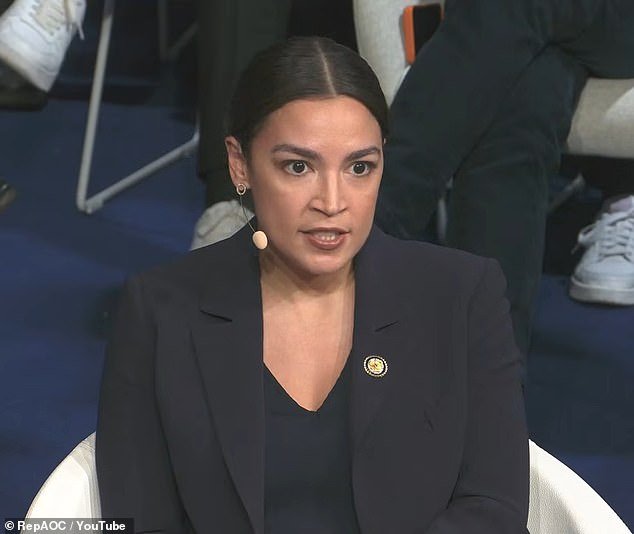 AOC despliega una impactante ensalada de palabras de ‘ums’ y ‘ahs’ después de que se le preguntara sobre la defensa estadounidense de Taiwán en la Conferencia de Seguridad de Munich.