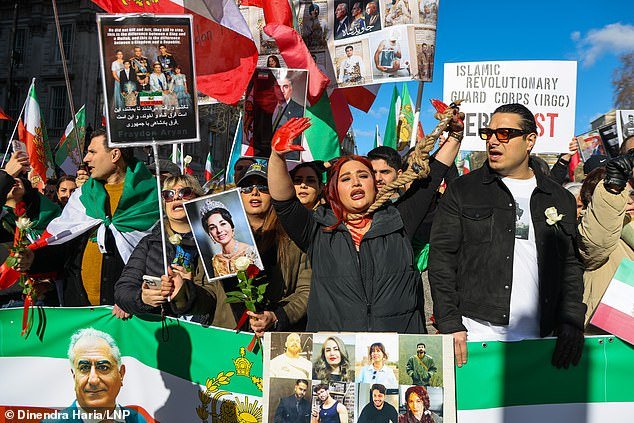 No hay sonajeros para hacer ruido, dice el Met a los manifestantes que marchan hacia la embajada de Irán, en medio de temores de más enfrentamientos con la policía.