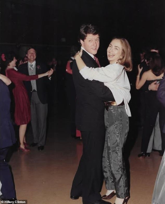Hillary Clinton fue objeto de burlas después de compartir una foto del día de San Valentín de ella bailando con su marido mujeriego Bill.