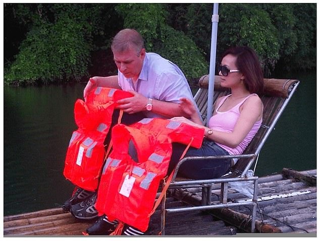 Andrew filtra secretos y se reúne con una modelo china en una cena secreta, Epstein se jacta de «he acertado en el Reino Unido»: un expediente condenatorio implica una investigación