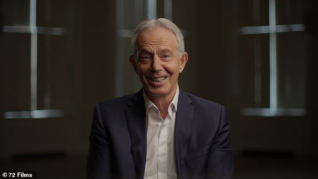 Tony Blair recuerda su época ‘surrealista’ patinando en el número 10 del par Sinn Fein