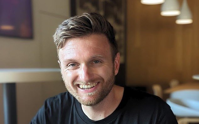 Una madre le dijo a su hijo que «tuviera cuidado» momentos antes de electrocutarse después de golpear un cable eléctrico que colgaba mientras corría, según se escucha en la investigación